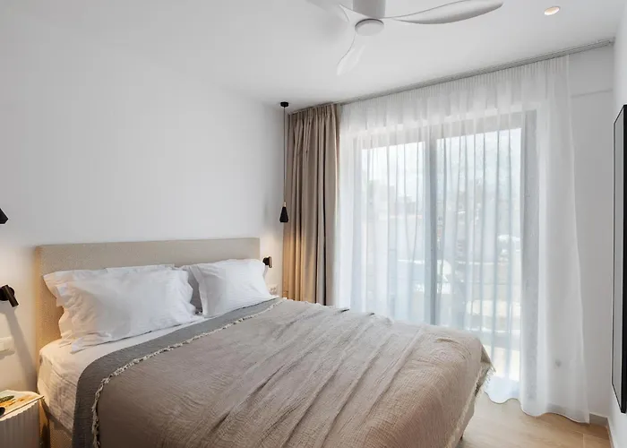 Neapolis Lägenhetshotell 4*