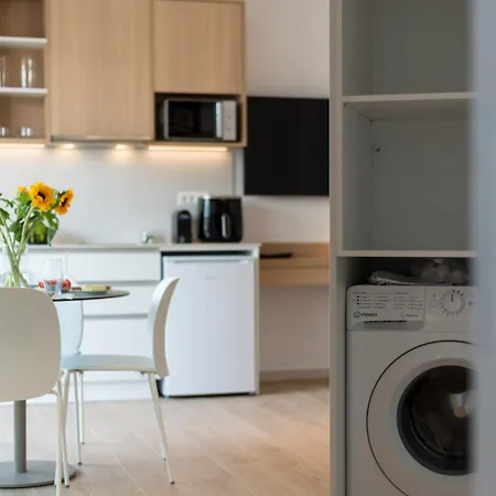 Neapolis Lägenhetshotell 4*