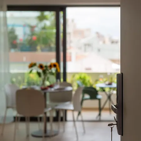 Neapolis Lägenhetshotell 4*