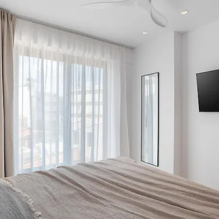 Neapolis Lägenhetshotell 4*